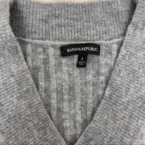 Banana Republic Aire Ribbed V-Neck Sweater - Picture 4 of 7